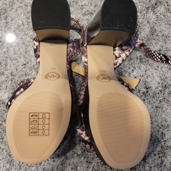 Michael Kors Snake Skin Heel - Size 6 - Picture 6 of 7